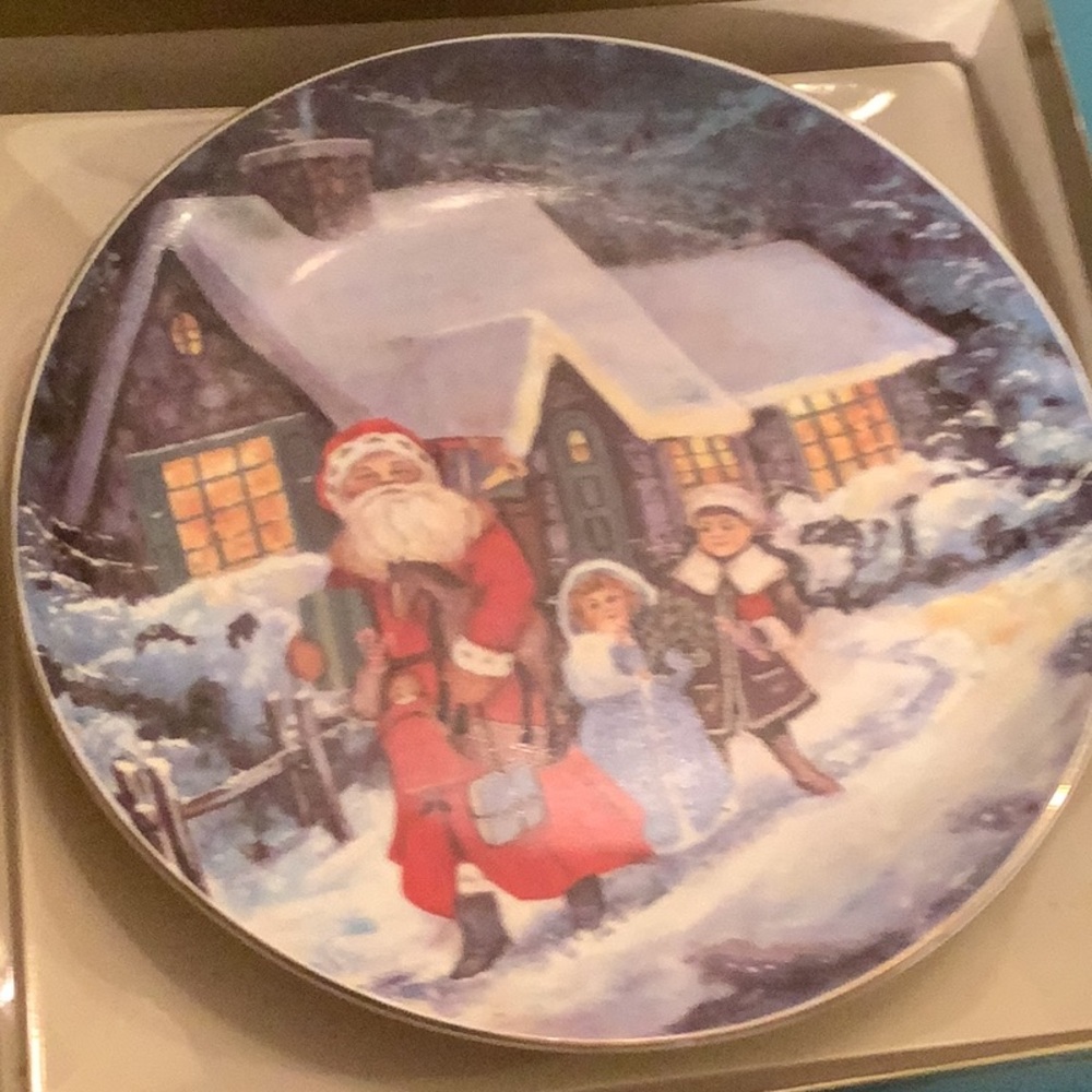 Holiday Decor Plate with Santa Scene